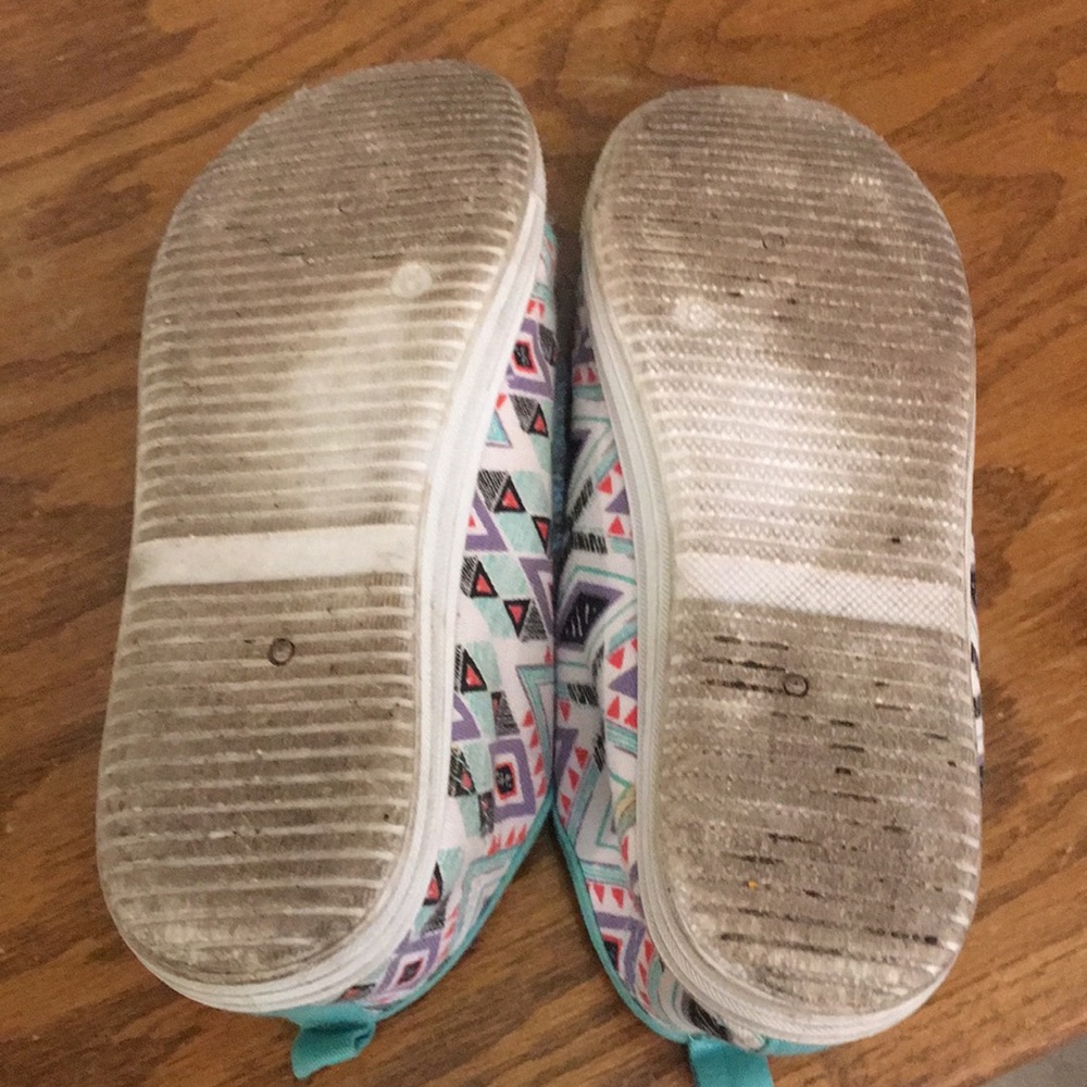 Womens SZ 8 Geometric Pattern Sneakers - Picture 9 of 10